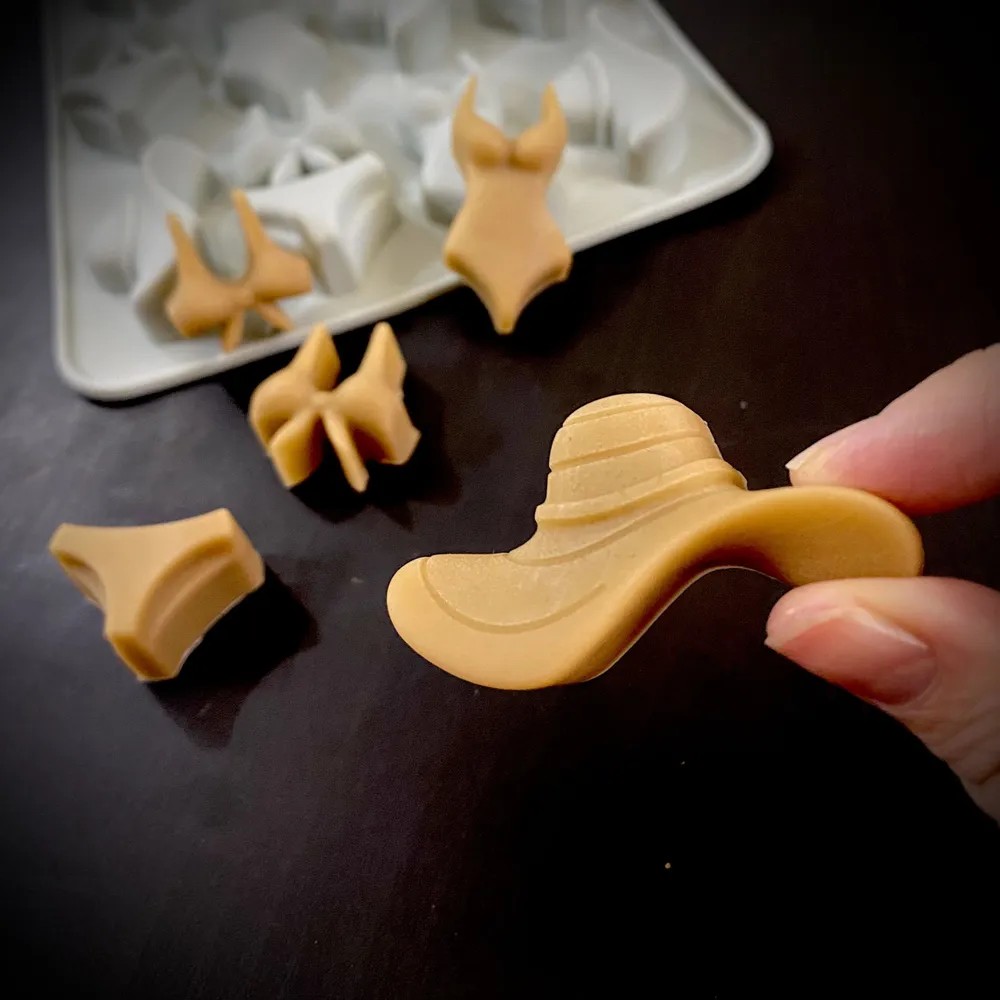 A Summer-Themed Beach Bikini M - đánh giá và giá Art Craft Model